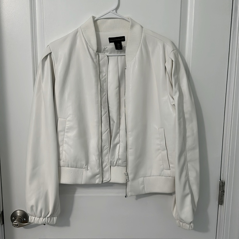 House of Harlow white faux leather jacket 🧥
